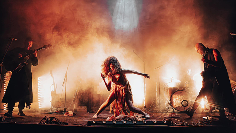 Οι Pagan αναβιώνουν ανατριχιαστικά το «Γιάννη μου το μαντήλι σου»