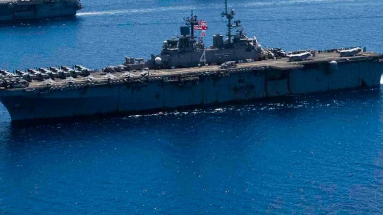 Το αμερικανικό Πολεμικό Ναυτικό αναχαίτισε πυραύλους στην Ερυθρά Θάλασσα καθώς συνόδευε πλοία της Maersk