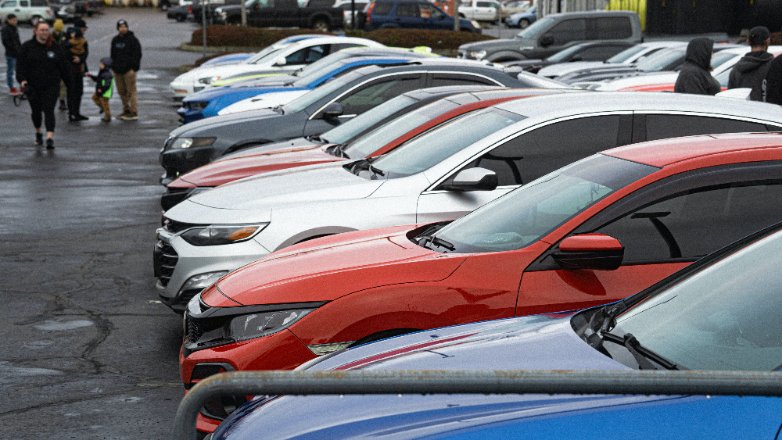 Τους υποσχέθηκαν αυτοκίνητα από τη Βουλγαρία και τους έφαγαν τα λεφτά