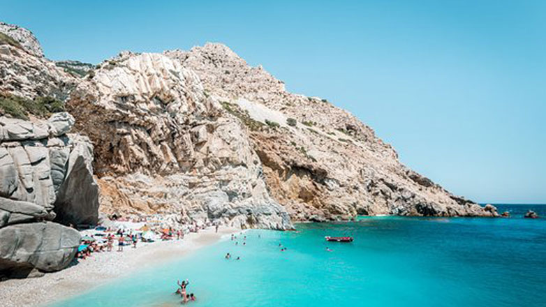 Ο Guardian υμνεί τη Σκάλα Ερεσού στη Λέσβο και τις Σεϋχέλλες στην Ικαρία