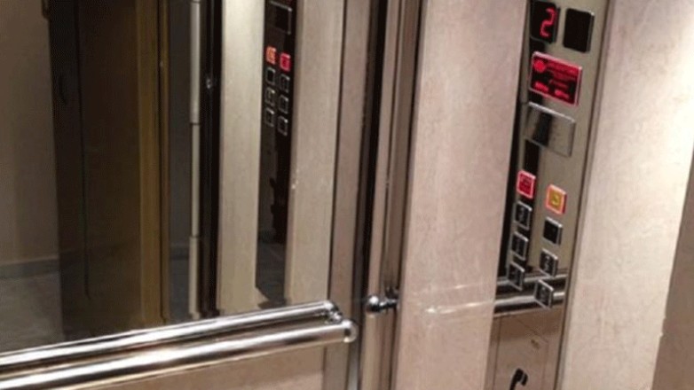 «Mαμά πήγαν να με βιάσουν στο ασανσέρ» – Σοκάρει η μαρτυρία της 14χρονης στη μητέρα της