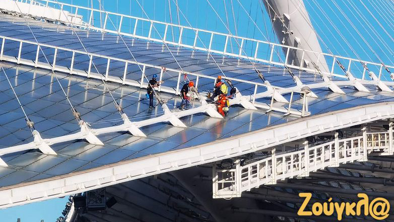 ΟΑΚΑ: Αφαιρούνται πάνελ από το στέγαστρο Καλατράβα