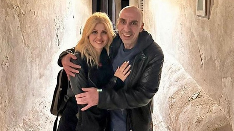 Παντρεύτηκαν η Έλενα Ράπτη και ο Γιάννης Μπρατάκος