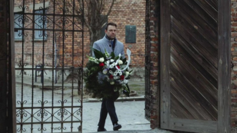 Κασσελάκης από Άουσβιτς: «Ο αγώνας απέναντι στο μίσος και τη μισαλλοδοξία είναι διαρκής»