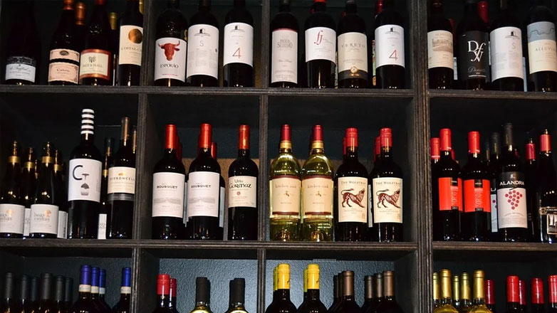 Έκλεψαν πανάκριβα μπουκάλια κρασί από εστιατόριο