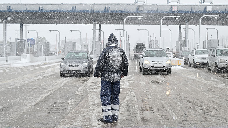 Χιονίζει στα ορεινά της Εύβοιας και της Βοιωτίας – Σε ποιους δρόμους είναι απαραίτητα τα αντιολισθητικά μέσα