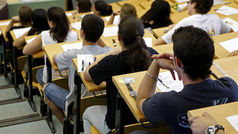 Πιερρακάκης: «Είμαστε έτοιμοι για τις ψηφιακές εξετάσεις – Δεν θα χαθεί το εξάμηνο»