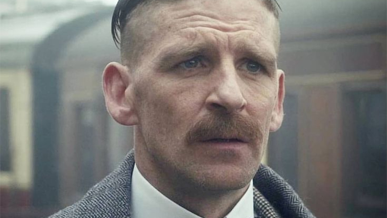 Peaky Blinders: Συνελήφθη για κατοχή ναρκωτικών ο Πολ Άντερσον, ο ηθοποιός που υποδύθηκε τον Άρθουρ Σέλμπι