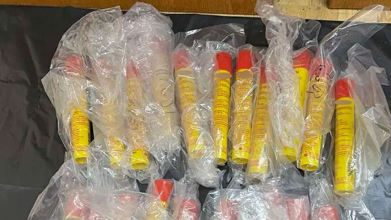 Πλατεία Μαβίλη: 16 συλλήψεις για την επίθεση ακροδεξιών με φωτοβολίδα σε αστυνομικούς