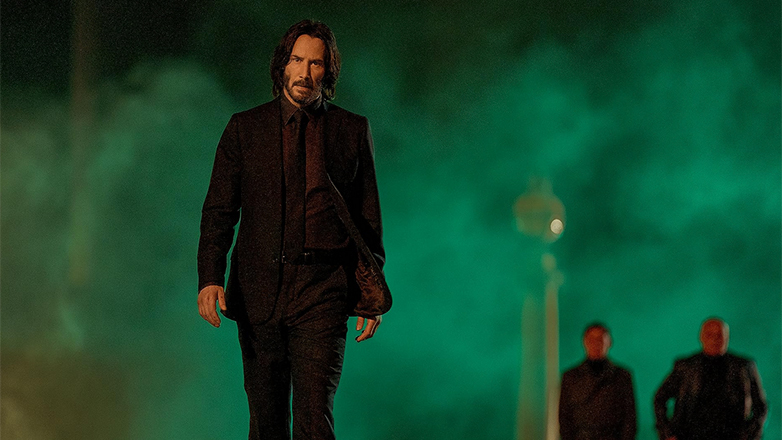 Ο Κιάνου Ριβς με πατερίτσες στο πλατό της ταινίας «Good Fortune»