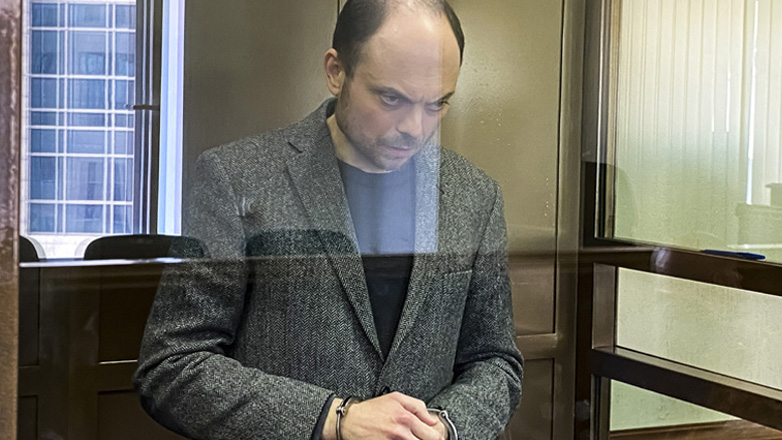 Ρωσία: Ο αντιφρονών Καρά-Μουρζά μεταφέρθηκε σε άγνωστη τοποθεσία, δήλωσε η σύζυγός του