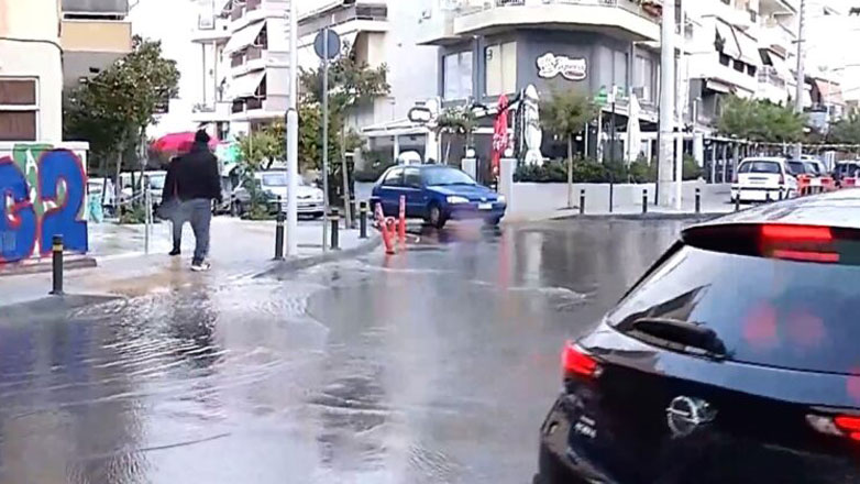 Αγ. Δημήτριος: Διακοπή κυκλοφορίας λόγω θραύσης αγωγού της ΕΥΔΑΠ στην οδό Ασυρμάτου