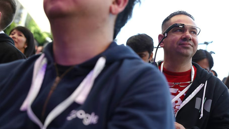 Το νέο Vision Pro της Apple είναι ένα χάος στην ιδιωτικότητα που απλά αναμένεται να συμβεί