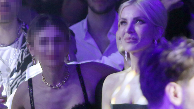 Κατερίνα Καινούργιου: Εντυπωσιακή σε έξοδό της στα μπουζούκια – Ο άντρας που την συνόδευσε