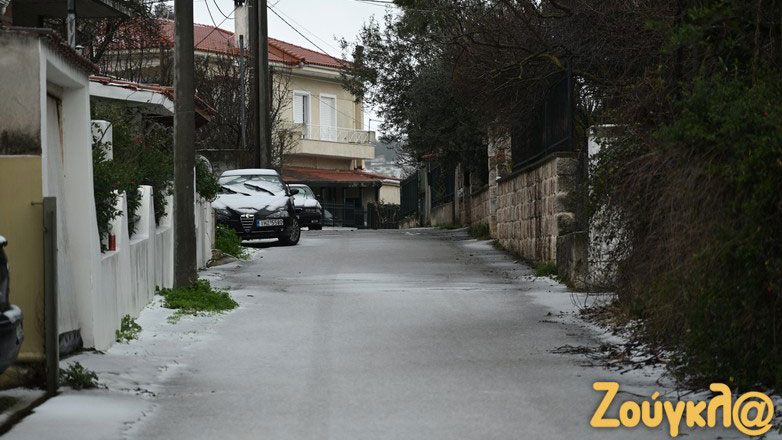 Χιόνια στον Άγιο Στέφανο – Με προβλήματα η κυκλοφορία των οχημάτων