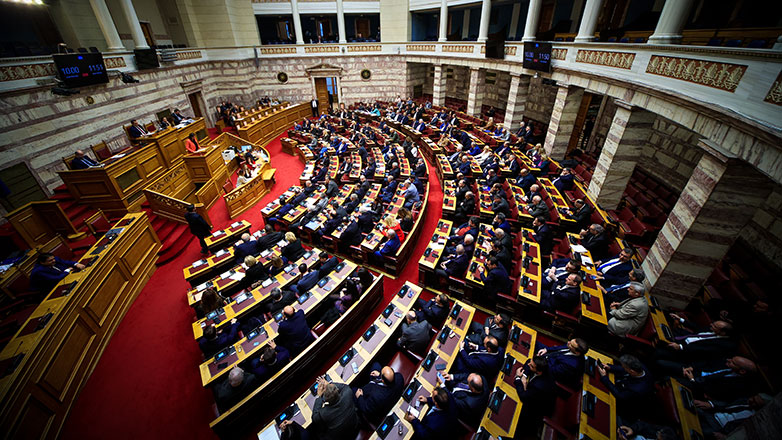 Σήμερα στη Βουλή το νομοσχέδιο για την οπαδική βία και η τροπολογία για το αγροτικό ρεύμα