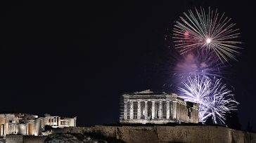 Χρόνια πολλά – Η Ελλάδα υποδέχτηκε το 2024