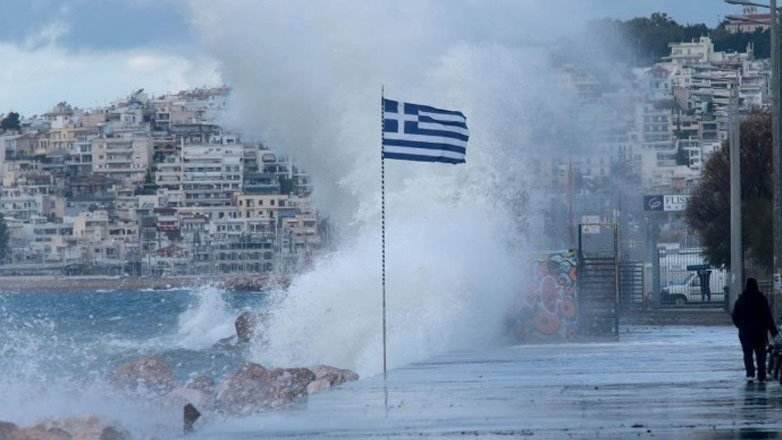 Σε ισχύ το απαγορευτικό απόπλου από Πειραιά, Ραφήνα και Λαύριο