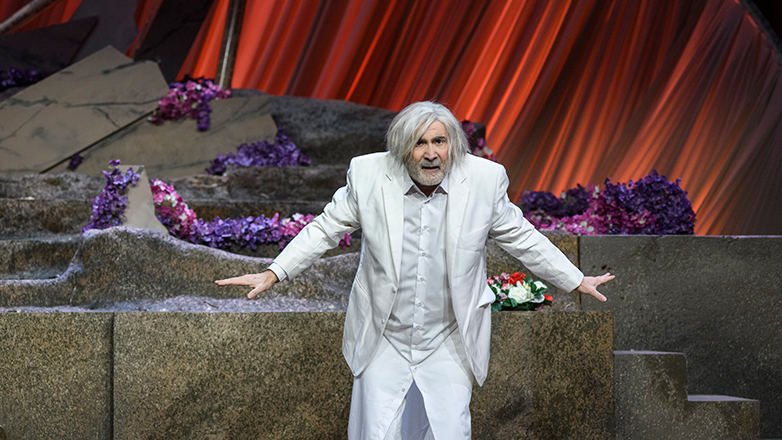 «Όταν πέθανα»: Δείτε φωτογραφίες και βίντεο από τη νέα κωμωδία του Λάκη Λαζόπουλου