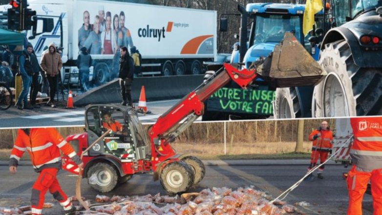 Βέλγιο: Οι αγροτικές κινητοποιήσεις διαταράσσουν την εφοδιαστική αλυσίδα των σουπερμάρκετ Colruyt