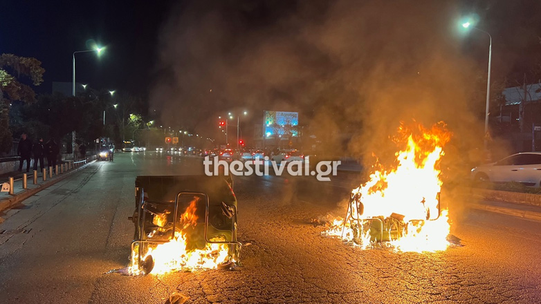 Θεσσαλονίκη: Πυρπόλησαν κάδους απορριμμάτων στην Εγνατία