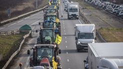 Ο θυμός των αγροτών δεν μειώνεται παρά τις παραχωρήσεις των Βρυξελλών