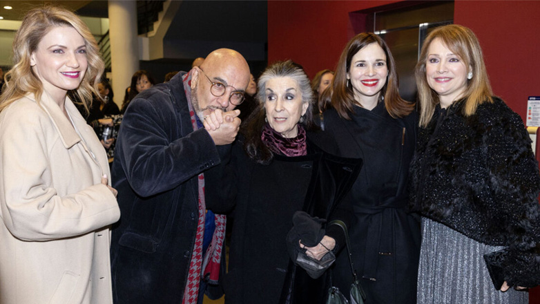 «Το Μυστικό της Κοντέσσας Βαλέραινας»: Πλήθος επωνύμων στην επίσημη πρεμιέρα της θεατρικής παράστασης