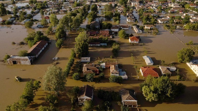 Συνεχίζονται οι προκαταβολές του 50% της κρατικής αρωγής προς πληγείσες επιχειρήσεις από τις πλημμύρες