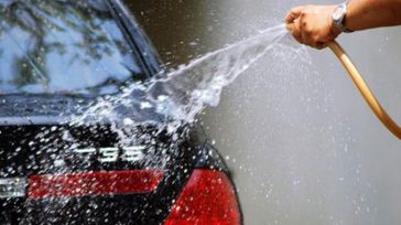 Καταλονία: Απαγορεύεται να πλύνουν τα αυτοκίνητα και να γεμίσουν τις πισίνες λόγω ξηρασίας