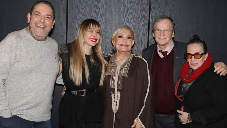 Οι επώνυμοι που διασκέδασαν στη νυχτερινή σκηνή που εμφανίζεται η Μαρινέλλα