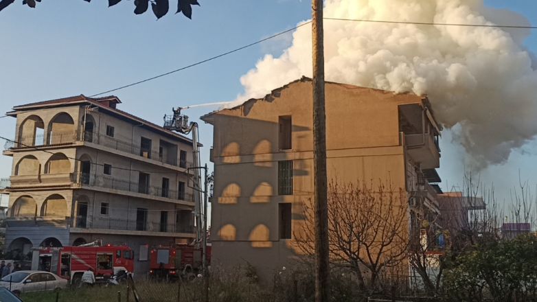 Φωτιά σε σπίτι αξιωματικού της ΕΛ.ΑΣ. στο Αγρίνιο