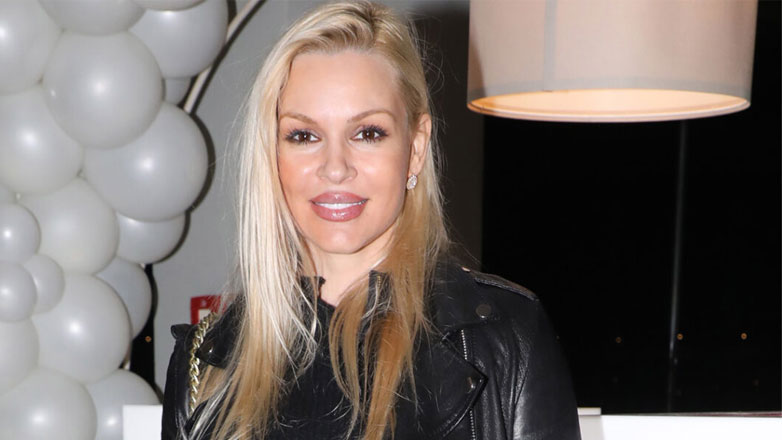 Βίκυ Κάβουρα: Ποζάρει μπροστά από τον καθρέφτη σε προχωρημένη εγκυμοσύνη