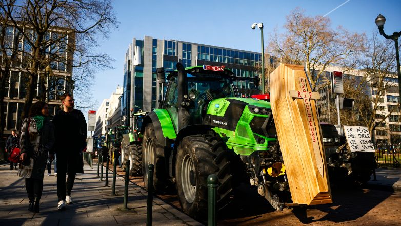 Τρακτέρ στο σπίτι του Βέλγου Πρωθυπουργού Τρακτέρ στο σπίτι του Βέλγου Πρωθυπουργού