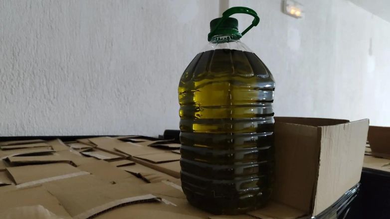 Συνελήφθη 48χρονος που παρασκεύαζε και διακινούσε νοθευμένο ελαιόλαδο