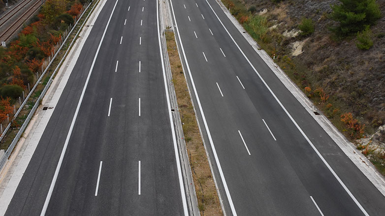 Κυκλοφοριακές ρυθμίσεις τη Δευτέρα και την Τρίτη στην Αθηνών-Κορίνθου λόγω ασφαλτικών εργασιών