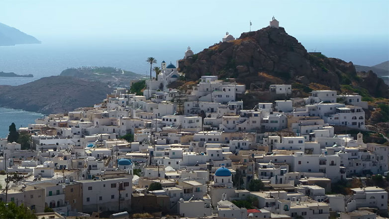 Η «The Sun» ξεχωρίζει την Ίο ως την έκπληξη του επόμενου καλοκαιριού!