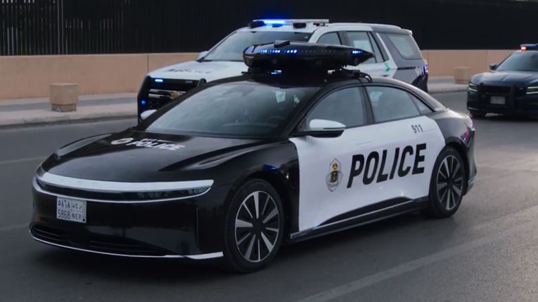 Κι όμως, η χώρα του πετρελαίου εξοπλίζεται με ηλεκτρικά περιπολικά