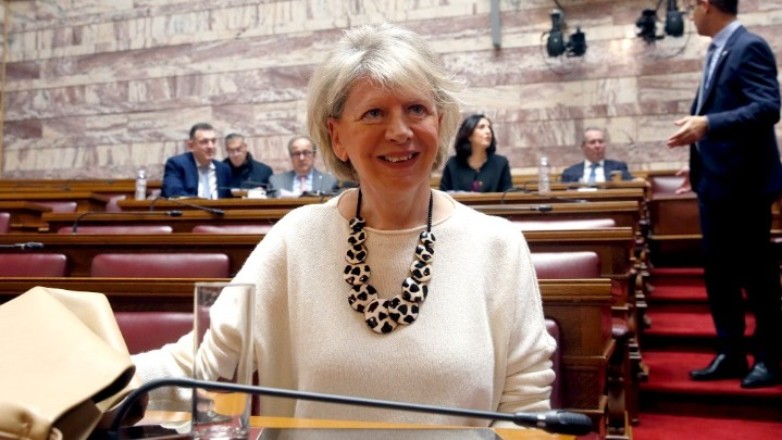 Ελ. Ακρίτα: «Γάμος προσώπων ανεξαρτήτως φύλου» – «Δικαίωμα στην παρένθετη κύηση»