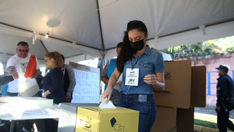 Εκλογές στο Ελ Σαλβαδόρ: Έκλεισαν οι κάλπες