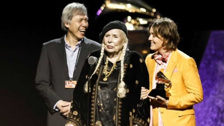 Η Τζόνι Μίτσελ για πρώτη φορά στη σκηνή των Grammy