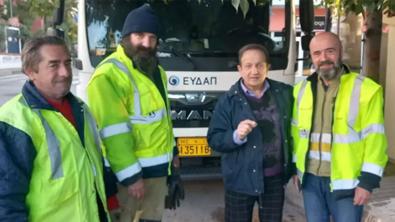 Ο Σπύρος Μπιμπίλας έχασε το κινητό του και απευθύνθηκε σε Αστυνομία, Πυροσβεστική, Δήμο και ΕΥΔΑΠ