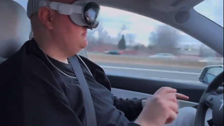 Οδηγοί ζόμπι –  Βάζουν το αυτοκίνητο στον αυτόματο και εκείνοι φορούν Vision Pro