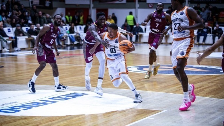 Την πρώτη νίκη τους «αναζητούν» ΑΕΚ και Περιστέρι