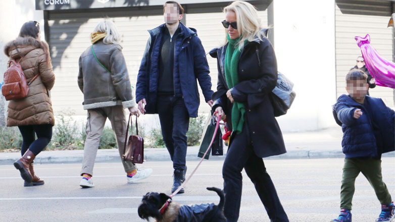 Μαρία Μπεκατώρου: Βόλτα στο κέντρο της Αθήνας με casual εμφάνιση