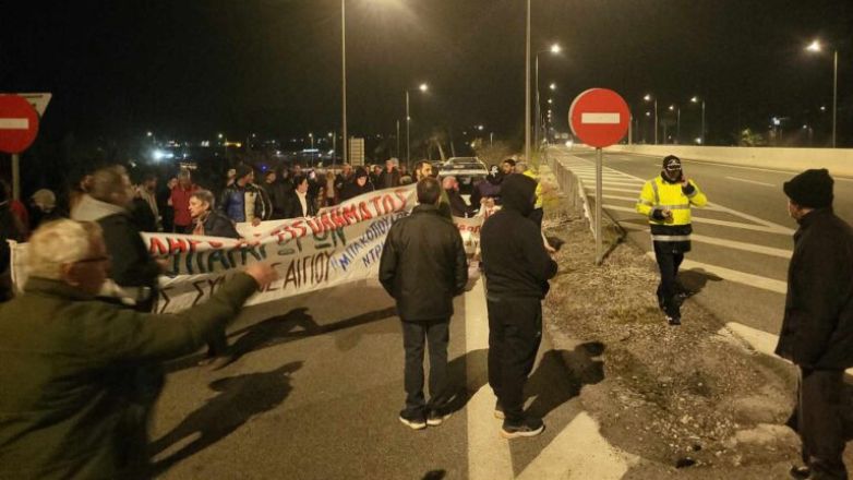 Αίγιο: Ένταση μεταξύ αγροτών και αστυνομίας – Κλειστή για 20 λεπτά η Ολυμπία οδός