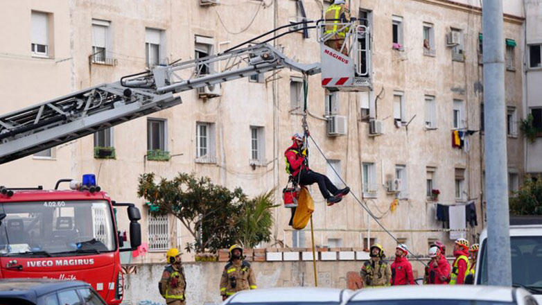 Τρείς νεκροί ανασύρθηκαν από τα ερείπια του κτηρίου που κατέρρευσε στη Βαρκελώνη