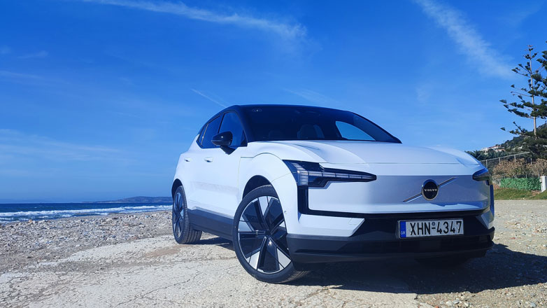 EX30: Πρώτη οδηγική εμπειρία με το ταχύτερο Volvo στην ιστορία – 420 ηλεκτρικά και premium άλογα