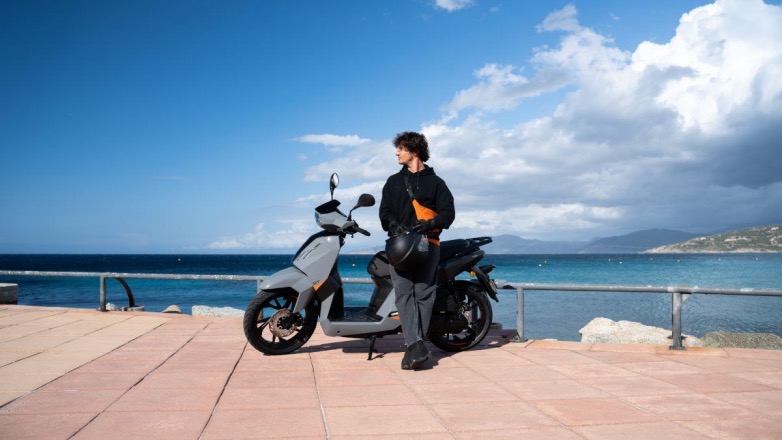 Peugeot Tweet 200: Ανακαλύπτουμε ξανά την πόλη με αθλητικό στυλ!