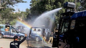 Εκλογές στο Πακιστάν: Σε εξέλιξη η ψηφοφορία μια μέρα μετά τις πολυαίμακτες επιθέσεις