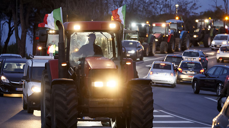 Ιταλοί αγρότες: «Δεν θέλουμε να τεθεί σε κίνδυνο η στήριξη των πολιτών προς τα αιτήματά μας» Ιταλοί αγρότες: «Δεν θέλουμε να τεθεί σε κίνδυνο η στήριξη των πολιτών προς τα αιτήματά μας»
